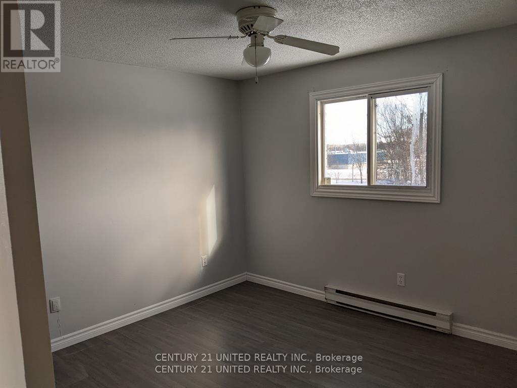 538 Crystal Drive, Peterborough South (East), Ontario  K9J 8H1 - Photo 16 - X12470028