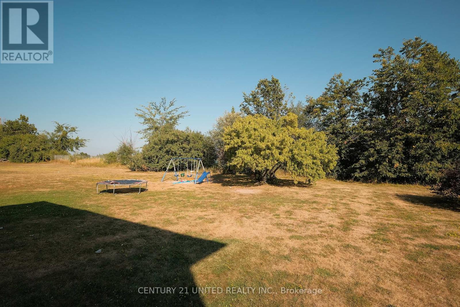 538 Crystal Drive, Peterborough South (East), Ontario  K9J 8H1 - Photo 7 - X12470028