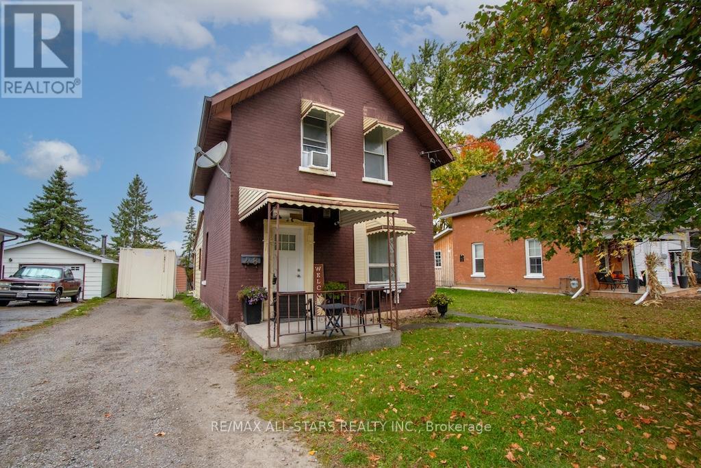 48 Elgin Street, Kawartha Lakes (Lindsay), Ontario  K9V 3W3 - Photo 1 - X12470141