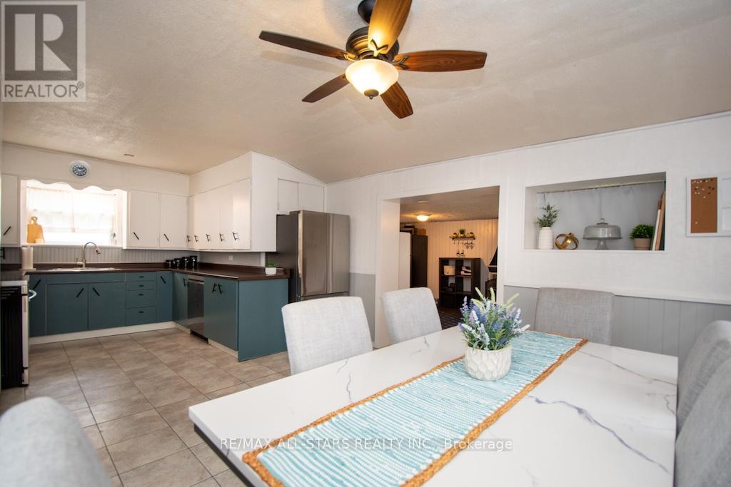 48 Elgin Street, Kawartha Lakes (Lindsay), Ontario  K9V 3W3 - Photo 12 - X12470141