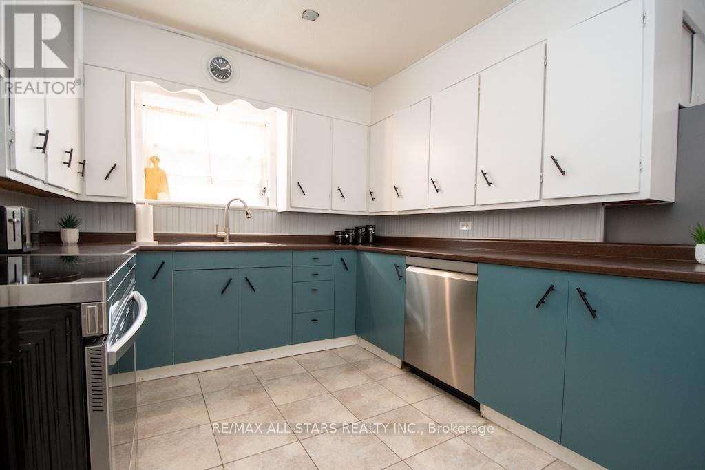 48 Elgin Street, Kawartha Lakes (Lindsay), Ontario  K9V 3W3 - Photo 14 - X12470141