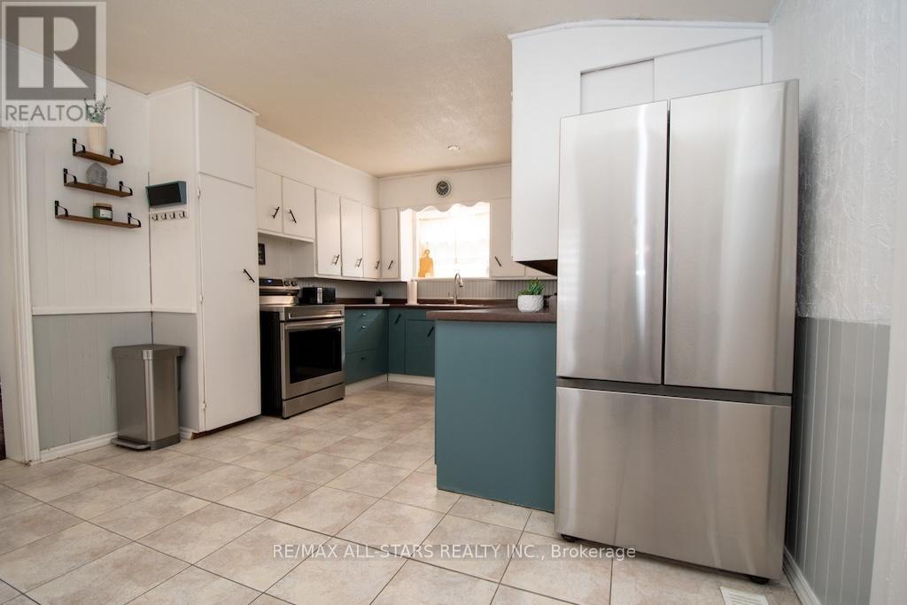 48 Elgin Street, Kawartha Lakes (Lindsay), Ontario  K9V 3W3 - Photo 15 - X12470141