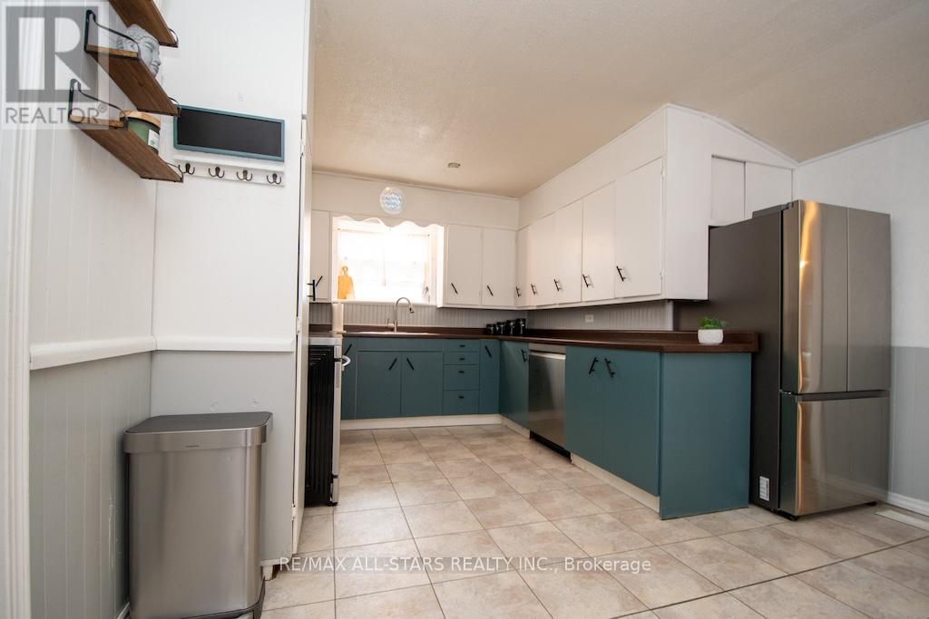 48 Elgin Street, Kawartha Lakes (Lindsay), Ontario  K9V 3W3 - Photo 16 - X12470141