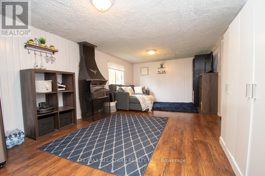 48 Elgin Street, Kawartha Lakes (Lindsay), Ontario  K9V 3W3 - Photo 17 - X12470141