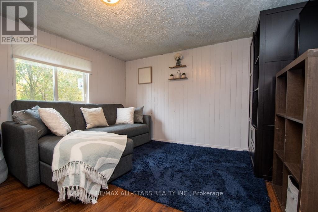 48 Elgin Street, Kawartha Lakes (Lindsay), Ontario  K9V 3W3 - Photo 18 - X12470141