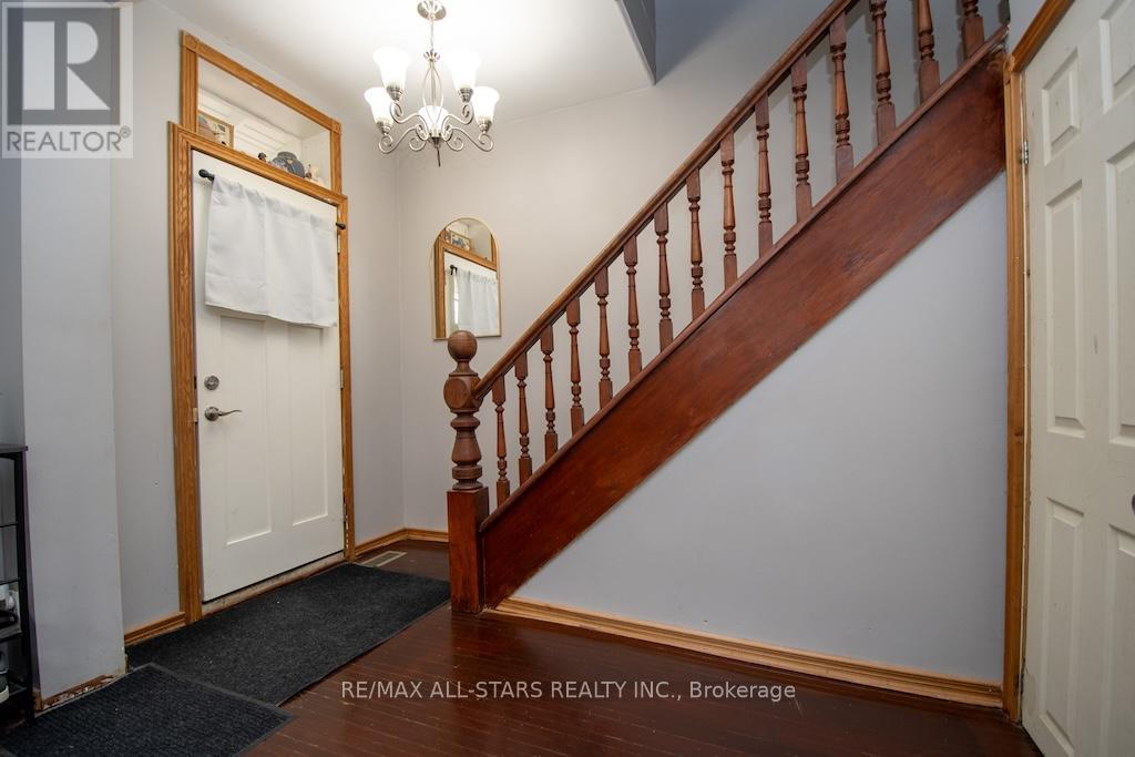 48 Elgin Street, Kawartha Lakes (Lindsay), Ontario  K9V 3W3 - Photo 3 - X12470141