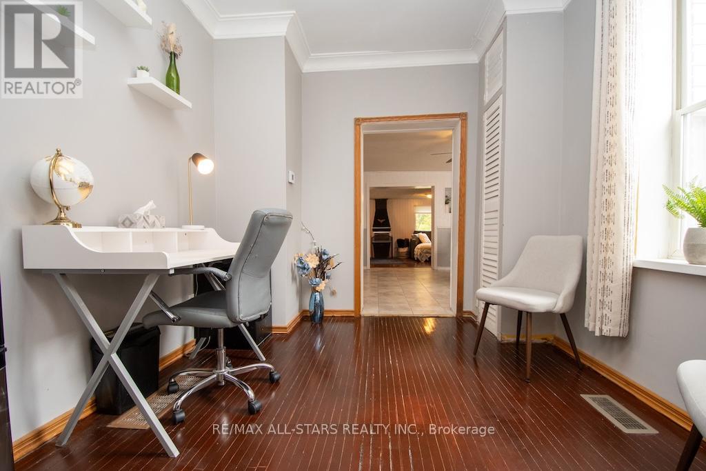 48 Elgin Street, Kawartha Lakes (Lindsay), Ontario  K9V 3W3 - Photo 8 - X12470141