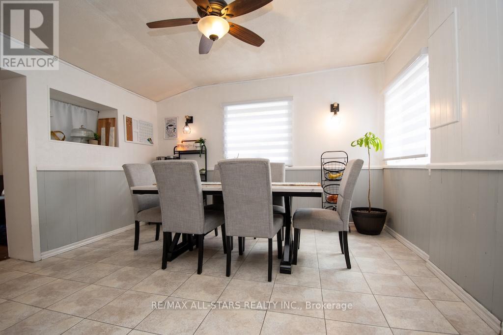 48 Elgin Street, Kawartha Lakes (Lindsay), Ontario  K9V 3W3 - Photo 9 - X12470141