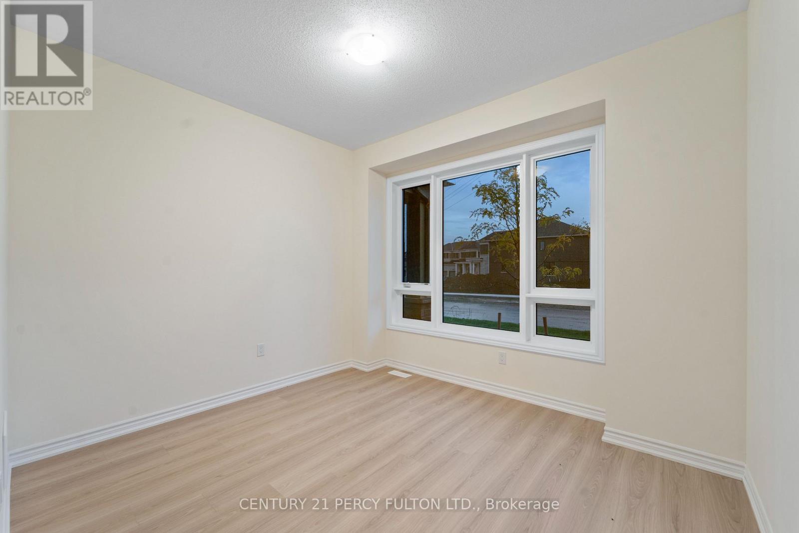 150 Alcorn Drive, Kawartha Lakes (Lindsay), Ontario  K9V 5V5 - Photo 10 - X12470658