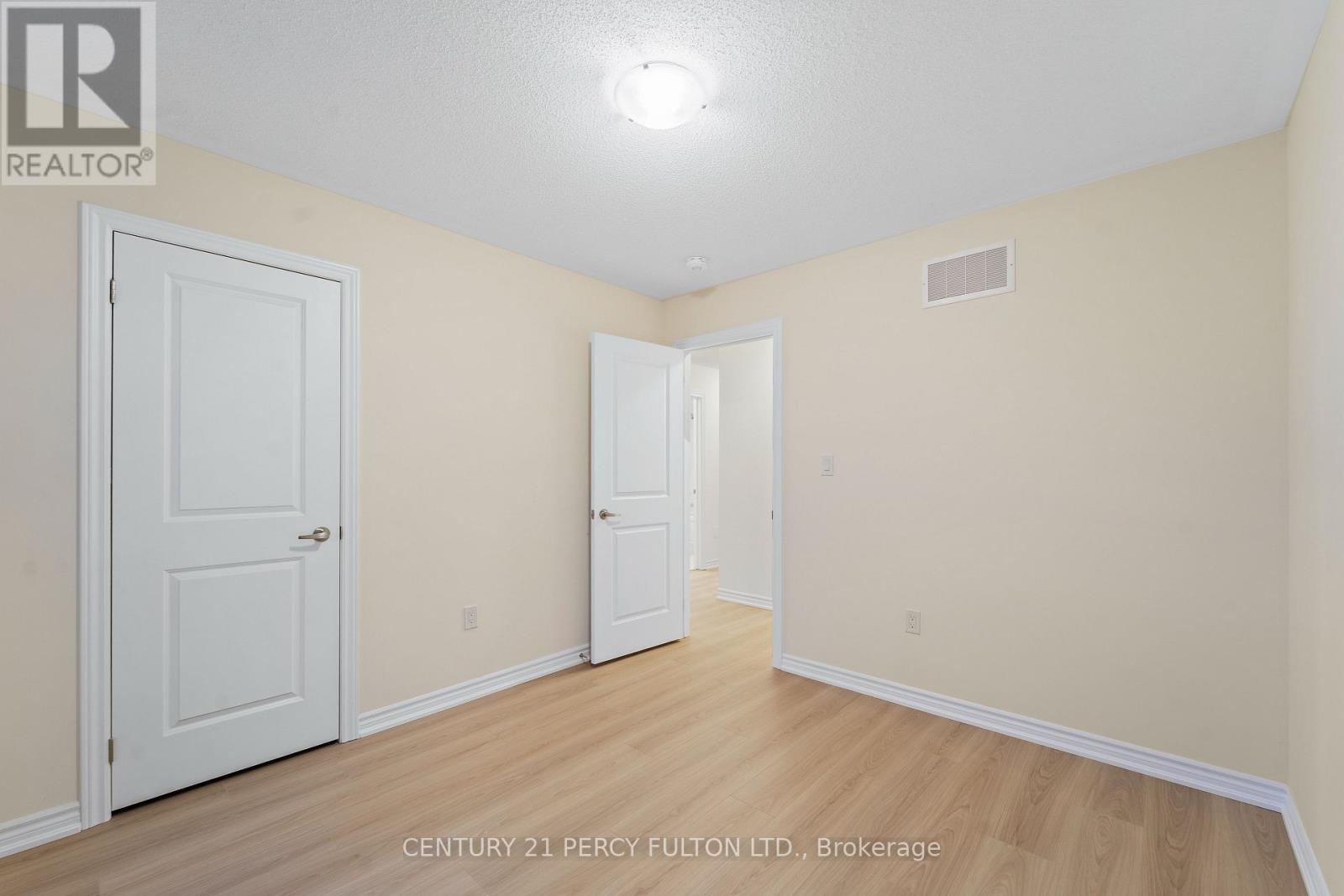 150 Alcorn Drive, Kawartha Lakes (Lindsay), Ontario  K9V 5V5 - Photo 19 - X12470658