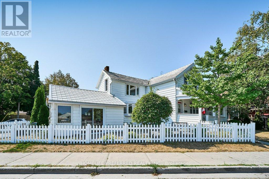 157 Crescent Street, Peterborough (Town Ward 3), Ontario  K9J 2G4 - Photo 11 - X12471000