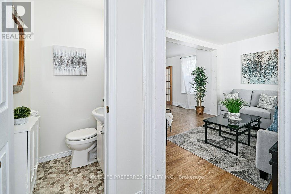 157 Crescent Street, Peterborough (Town Ward 3), Ontario  K9J 2G4 - Photo 18 - X12471000