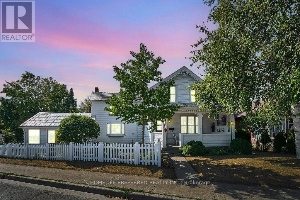 157 Crescent Street, Peterborough (Town Ward 3), Ontario  K9J 2G4 - Photo 46 - X12471000