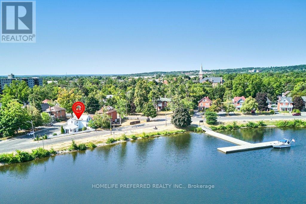 157 Crescent Street, Peterborough (Town Ward 3), Ontario  K9J 2G4 - Photo 5 - X12471000