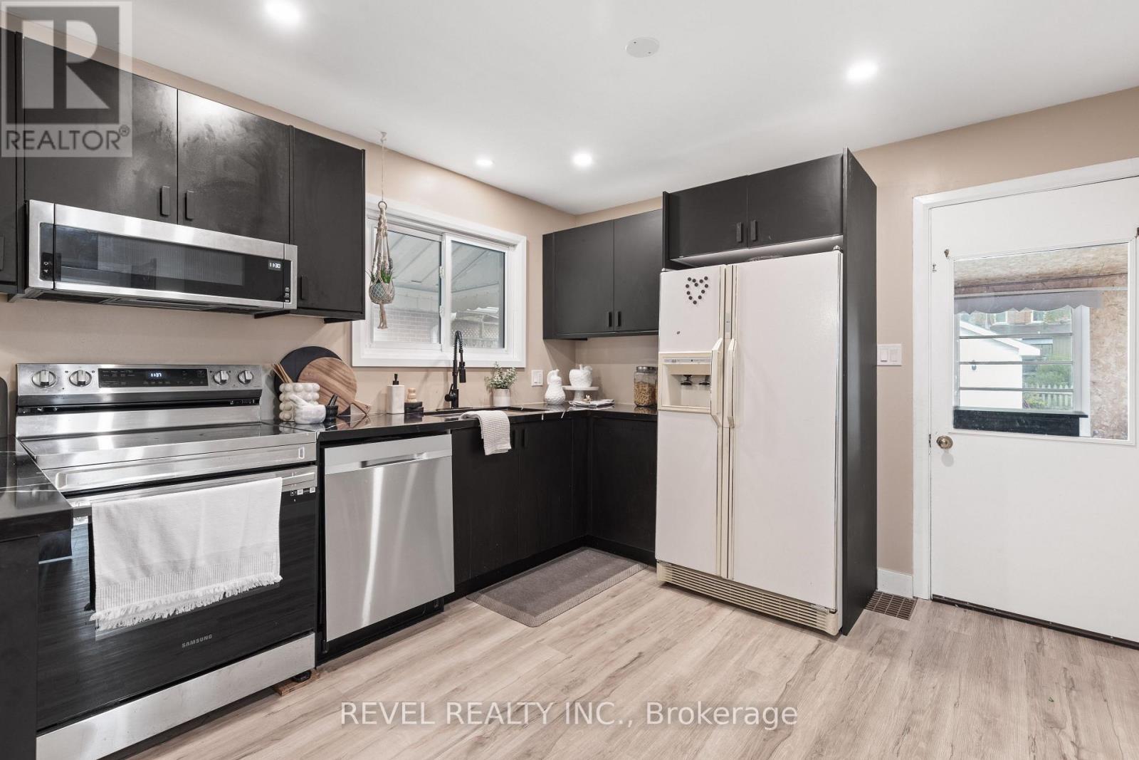 20 Division Street, Kawartha Lakes (Lindsay), Ontario  K9V 4S1 - Photo 17 - X12471051