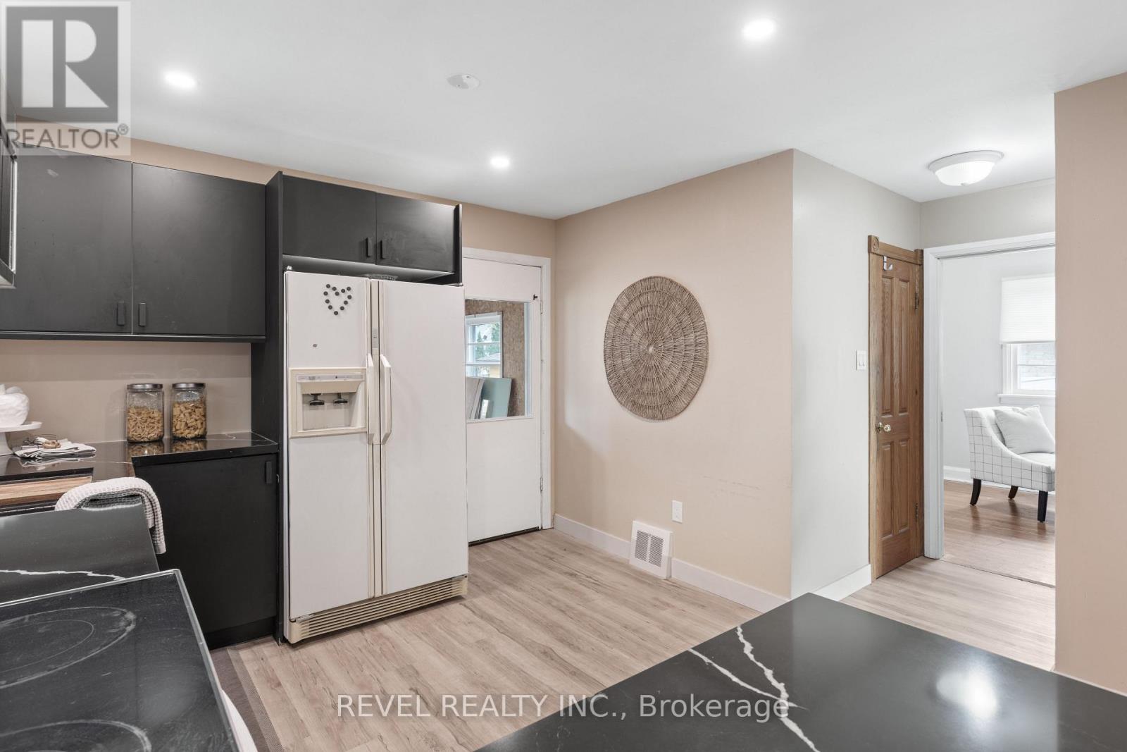 20 Division Street, Kawartha Lakes (Lindsay), Ontario  K9V 4S1 - Photo 19 - X12471051