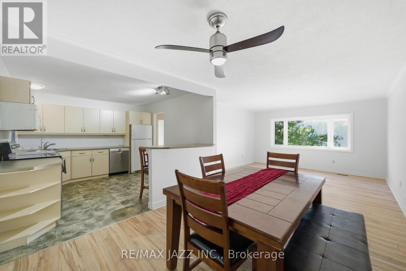 1708 Redwood Drive, Peterborough (Monaghan Ward 2), Ontario  K9K 1M3 - Photo 10 - X12471311