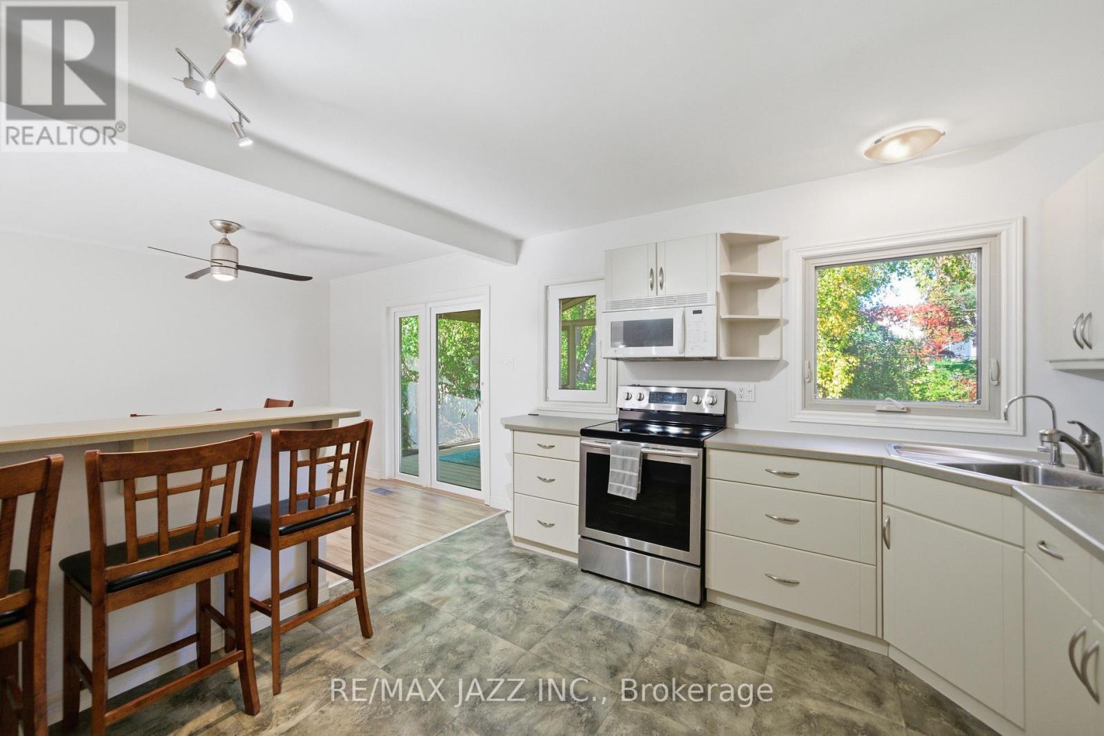 1708 Redwood Drive, Peterborough (Monaghan Ward 2), Ontario  K9K 1M3 - Photo 14 - X12471311
