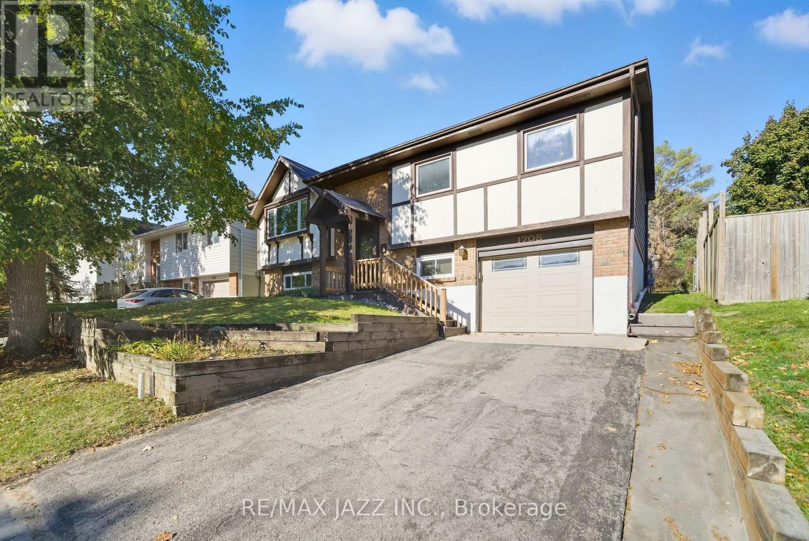 1708 Redwood Drive, Peterborough (Monaghan Ward 2), Ontario  K9K 1M3 - Photo 2 - X12471311