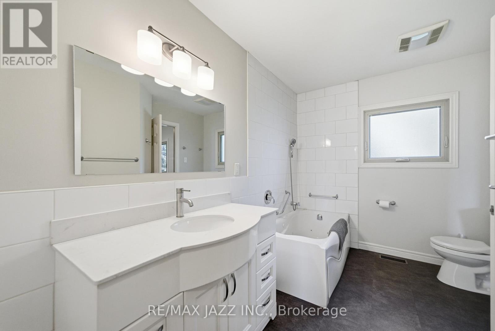 1708 Redwood Drive, Peterborough (Monaghan Ward 2), Ontario  K9K 1M3 - Photo 21 - X12471311