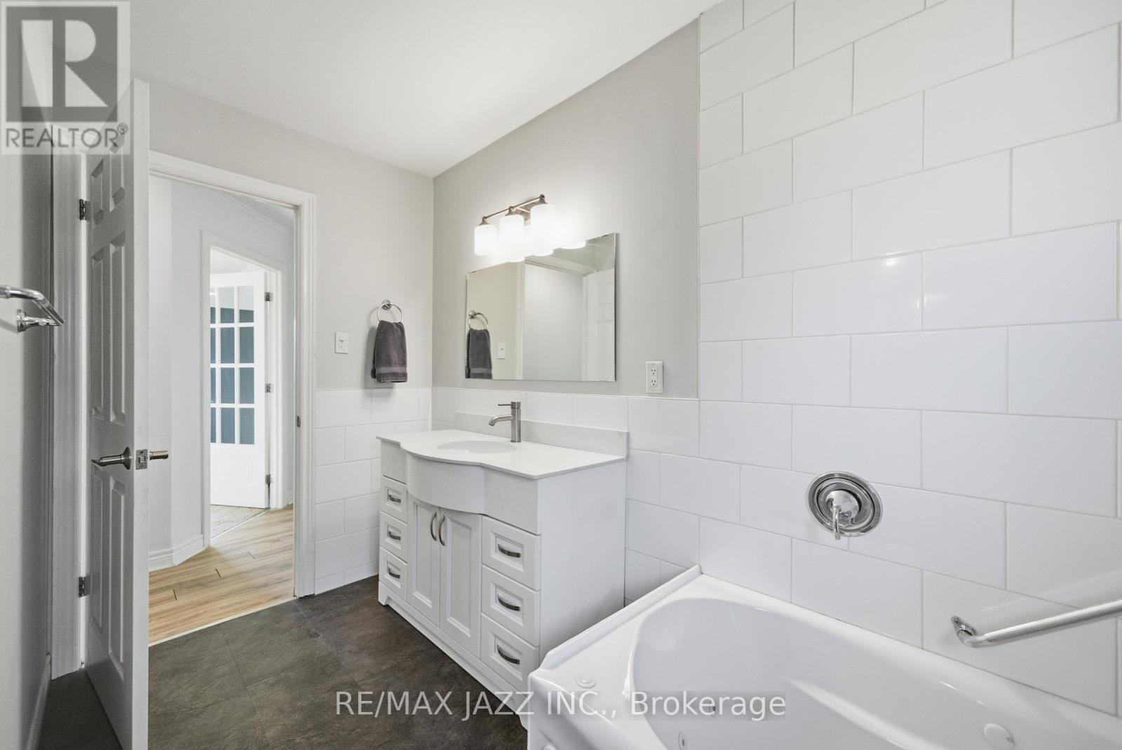 1708 Redwood Drive, Peterborough (Monaghan Ward 2), Ontario  K9K 1M3 - Photo 22 - X12471311