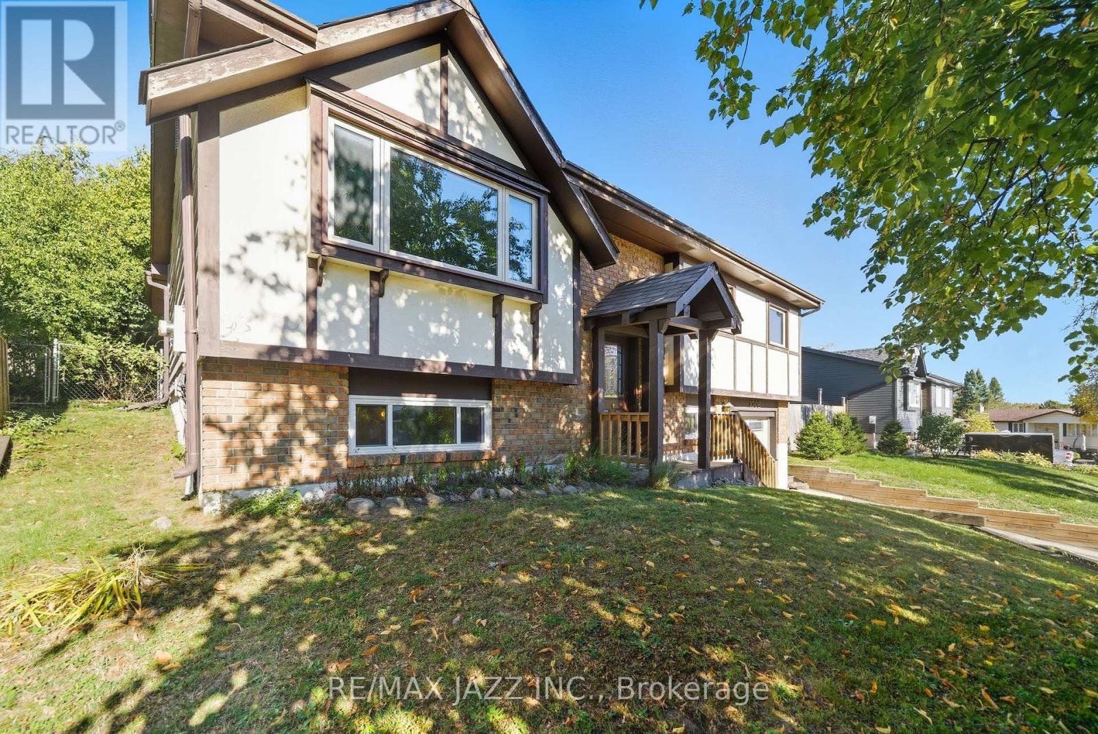 1708 Redwood Drive, Peterborough (Monaghan Ward 2), Ontario  K9K 1M3 - Photo 3 - X12471311