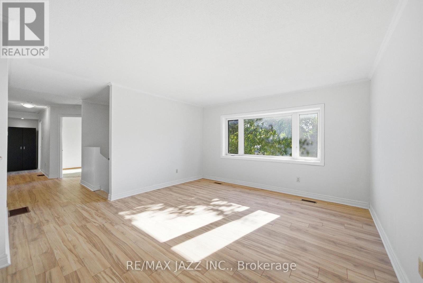 1708 Redwood Drive, Peterborough (Monaghan Ward 2), Ontario  K9K 1M3 - Photo 4 - X12471311