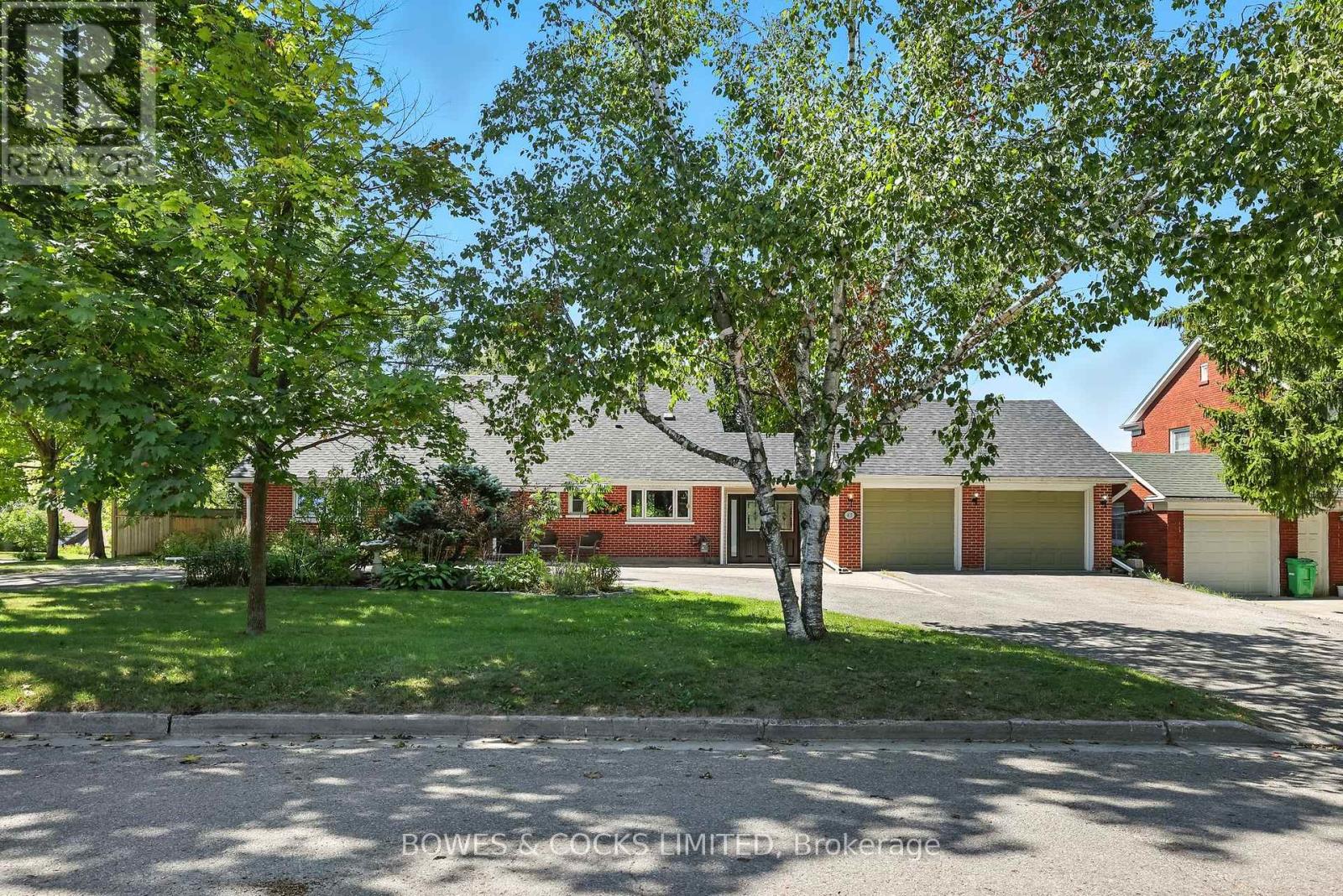 433 Manorhill Avenue, Peterborough (Town Ward 3), Ontario  K9J 6H7 - Photo 2 - X12471539