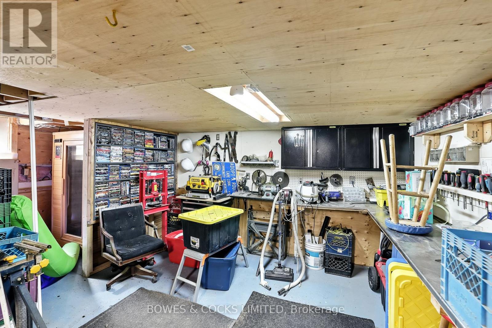 433 Manorhill Avenue, Peterborough (Town Ward 3), Ontario  K9J 6H7 - Photo 35 - X12471539