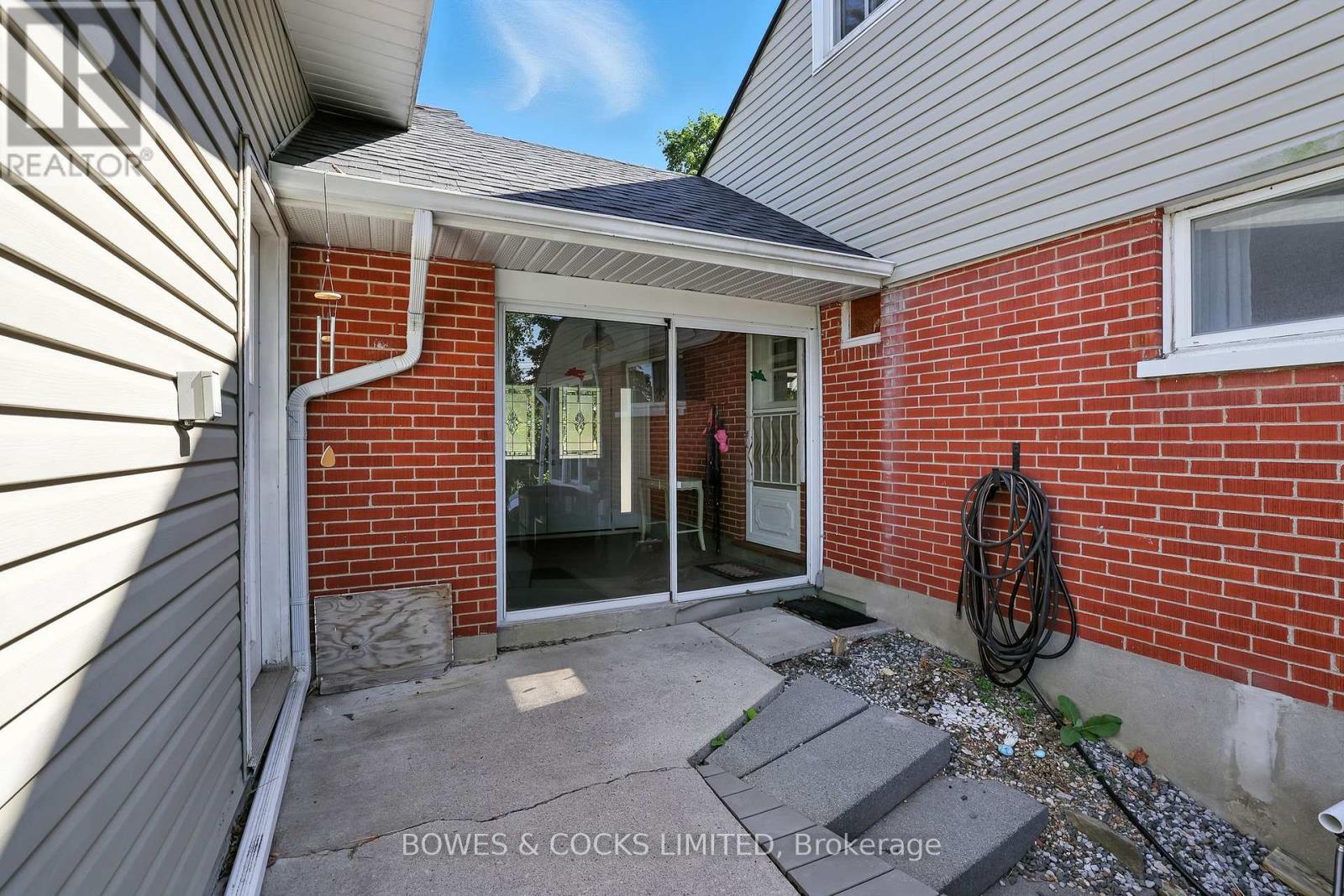 433 Manorhill Avenue, Peterborough (Town Ward 3), Ontario  K9J 6H7 - Photo 38 - X12471539