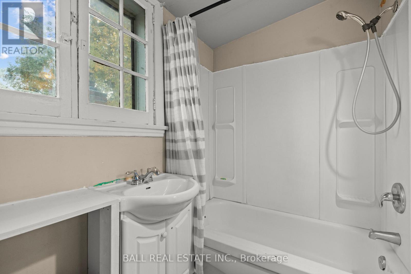 45 Lafayette Avenue, Peterborough (Town Ward 3), Ontario  K9J 5C1 - Photo 28 - X12471704