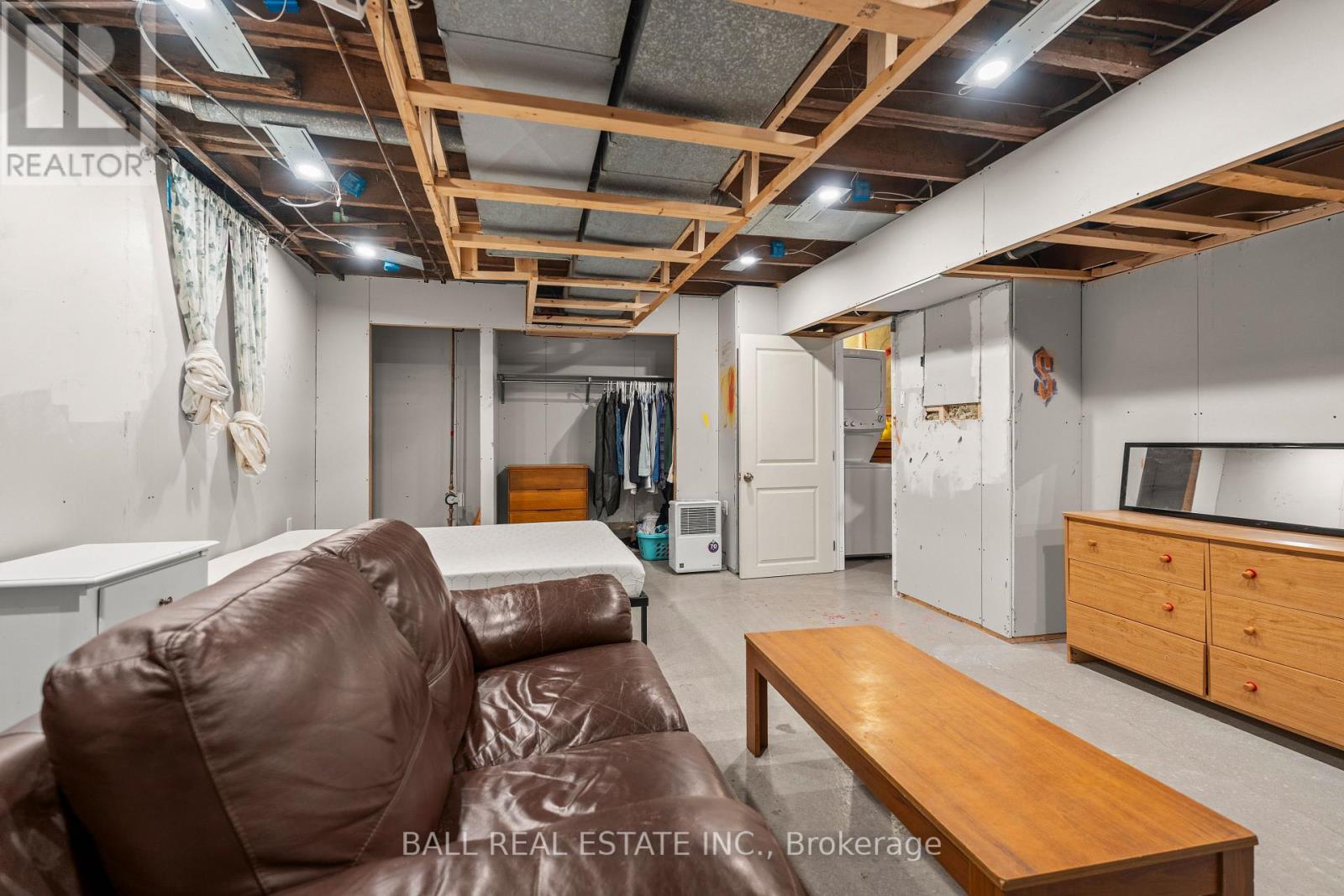 45 Lafayette Avenue, Peterborough (Town Ward 3), Ontario  K9J 5C1 - Photo 34 - X12471704