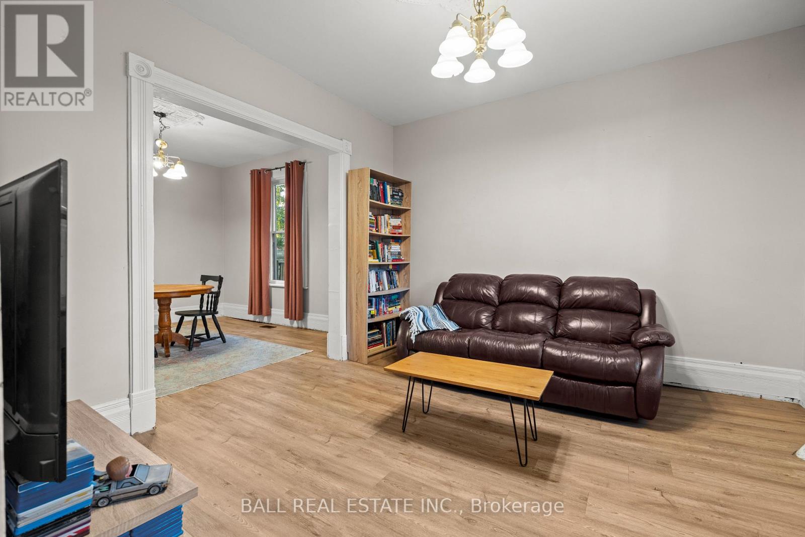 45 Lafayette Avenue, Peterborough (Town Ward 3), Ontario  K9J 5C1 - Photo 6 - X12471704