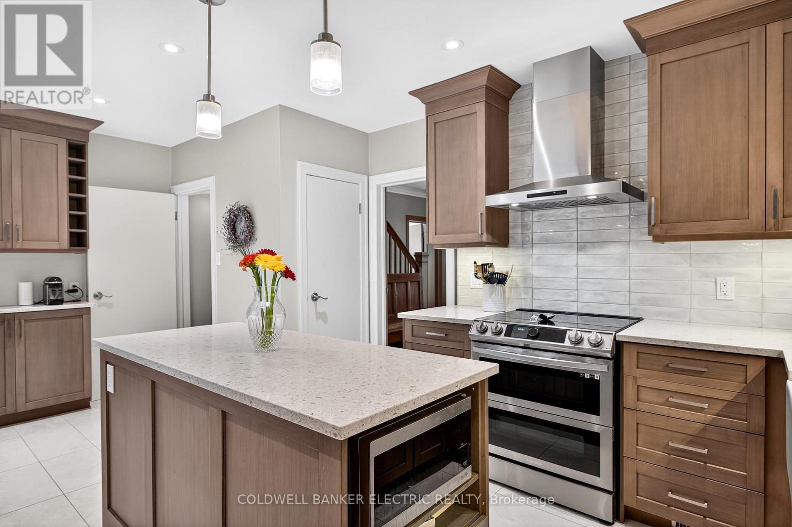 230 Geraldine Avenue, Peterborough (Northcrest Ward 5), Ontario  K9H 4T9 - Photo 12 - X12471798