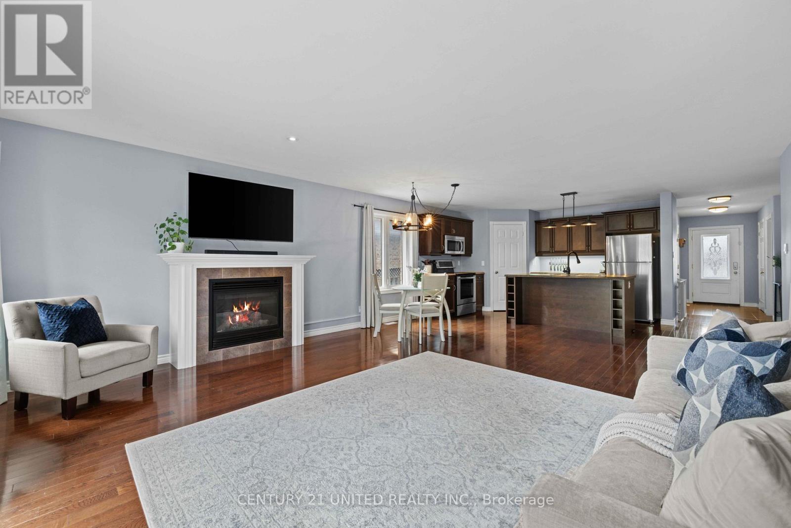 385 Bianco Crescent, Peterborough (Monaghan Ward 2), Ontario  K9K 0A5 - Photo 6 - X12472657