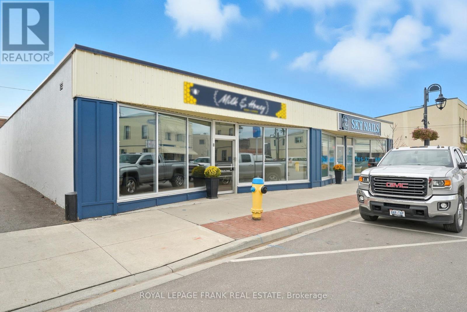 15-17 William Street S, Kawartha Lakes (Lindsay), Ontario  K9V 3A3 - Photo 1 - X12473115