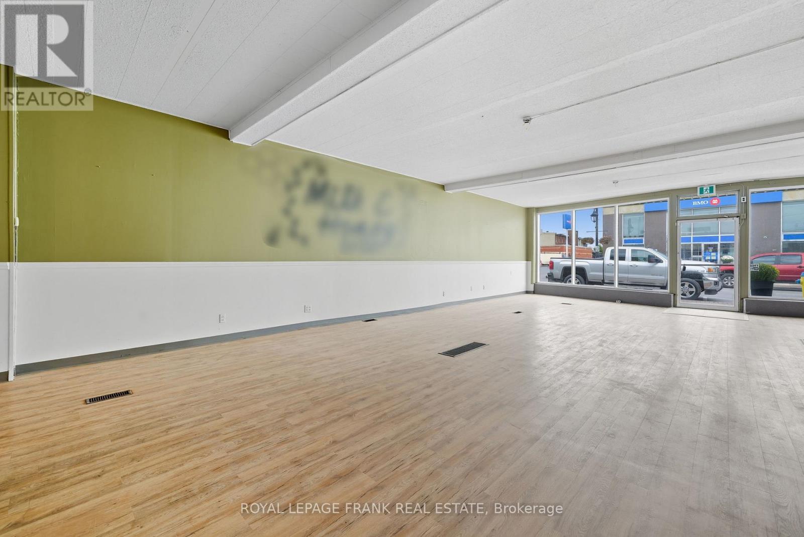 15-17 William Street S, Kawartha Lakes (Lindsay), Ontario  K9V 3A3 - Photo 14 - X12473115