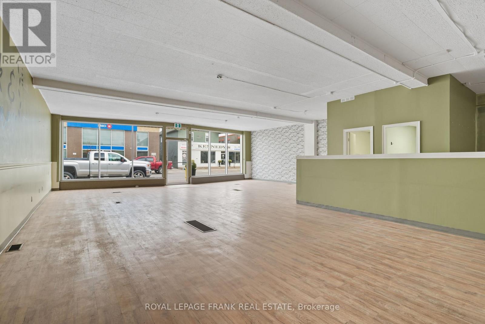 15-17 William Street S, Kawartha Lakes (Lindsay), Ontario  K9V 3A3 - Photo 16 - X12473115