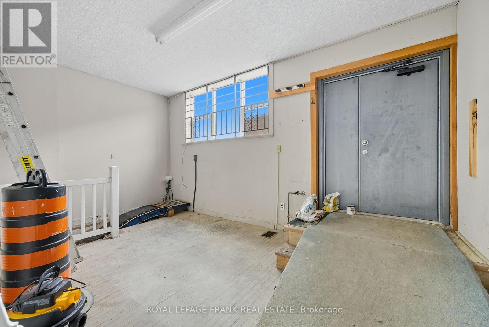 15-17 William Street S, Kawartha Lakes (Lindsay), Ontario  K9V 3A3 - Photo 18 - X12473115