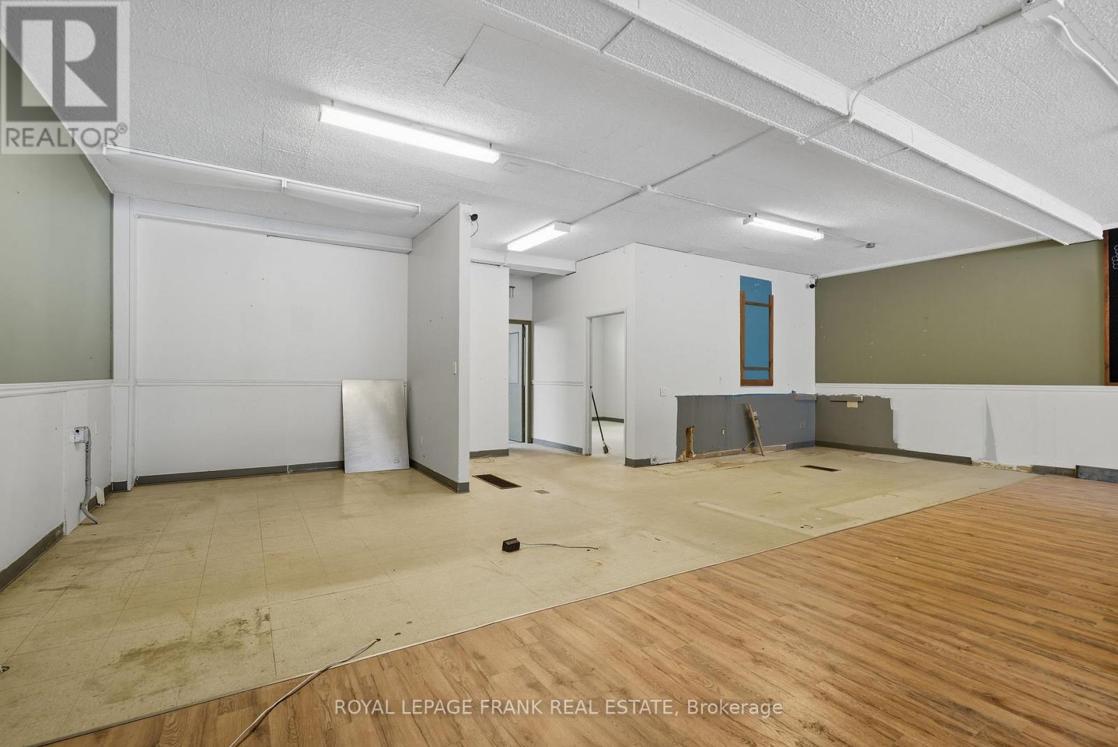 15-17 William Street S, Kawartha Lakes (Lindsay), Ontario  K9V 3A3 - Photo 22 - X12473115