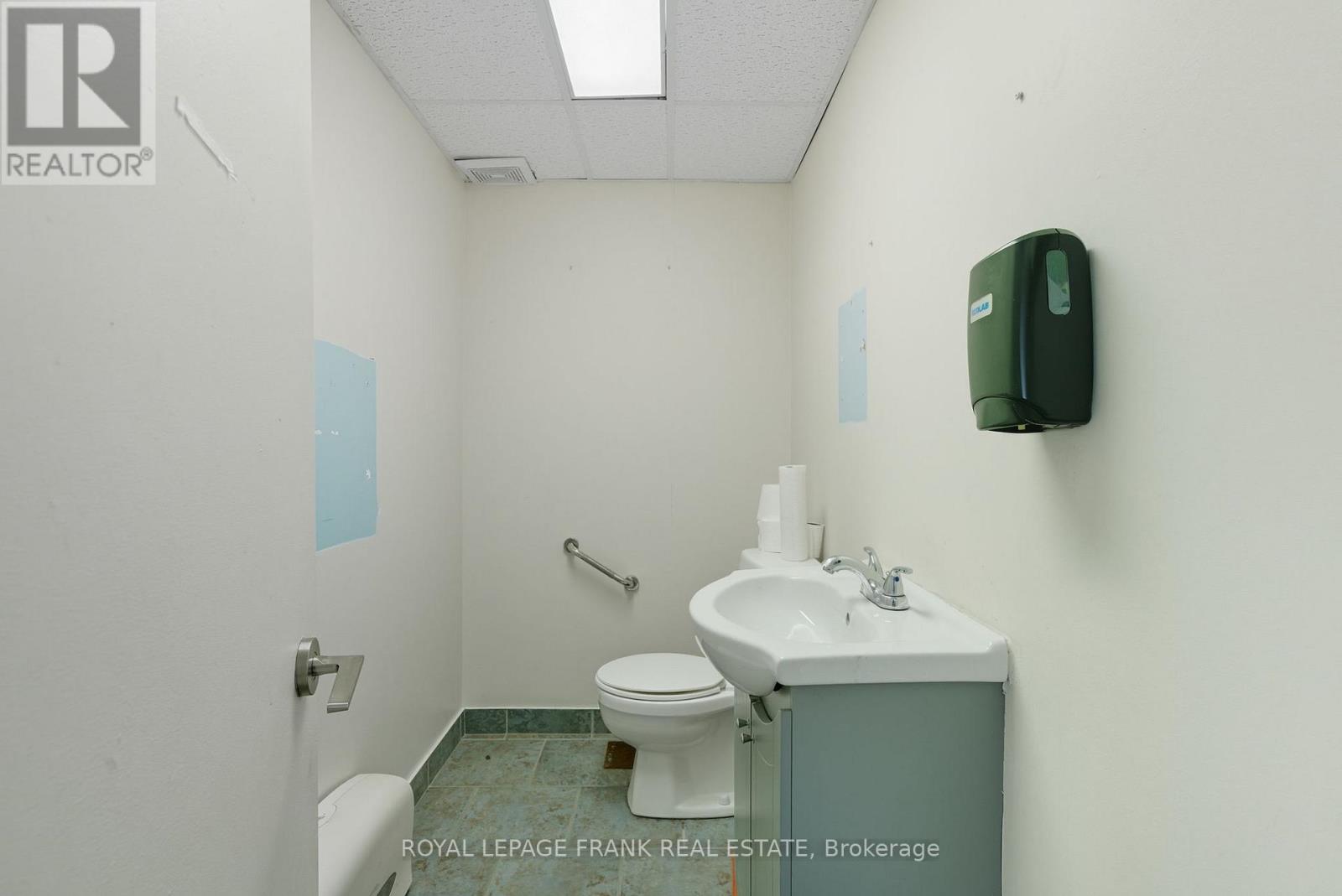 15-17 William Street S, Kawartha Lakes (Lindsay), Ontario  K9V 3A3 - Photo 24 - X12473115