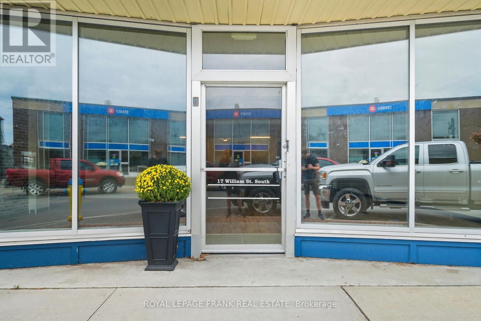 15-17 William Street S, Kawartha Lakes (Lindsay), Ontario  K9V 3A3 - Photo 5 - X12473115