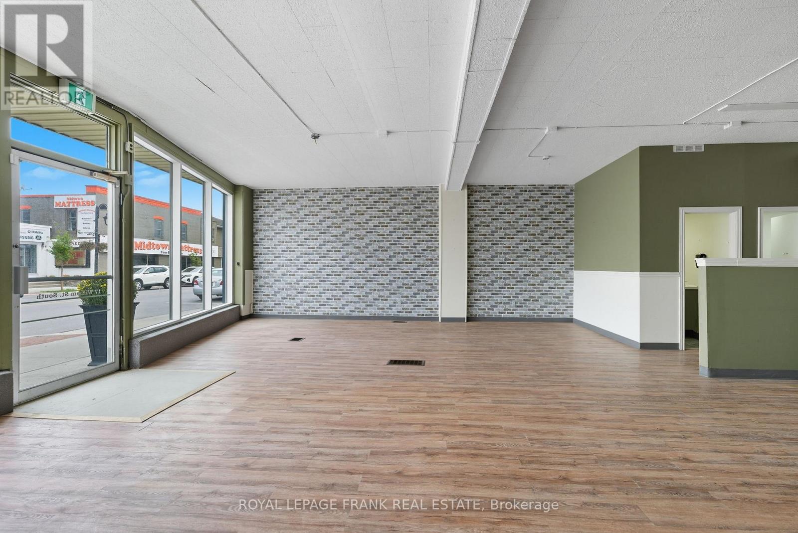 15-17 William Street S, Kawartha Lakes (Lindsay), Ontario  K9V 3A3 - Photo 8 - X12473115