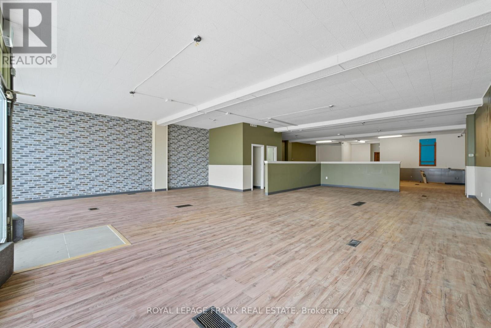 15-17 William Street S, Kawartha Lakes (Lindsay), Ontario  K9V 3A3 - Photo 9 - X12473115