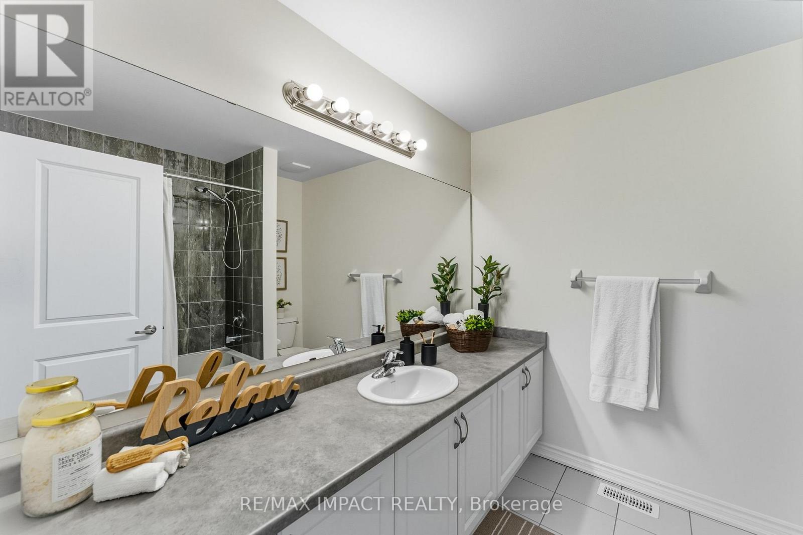 39 Connolly Road, Kawartha Lakes (Lindsay), Ontario  K9V 5H5 - Photo 38 - X12473182