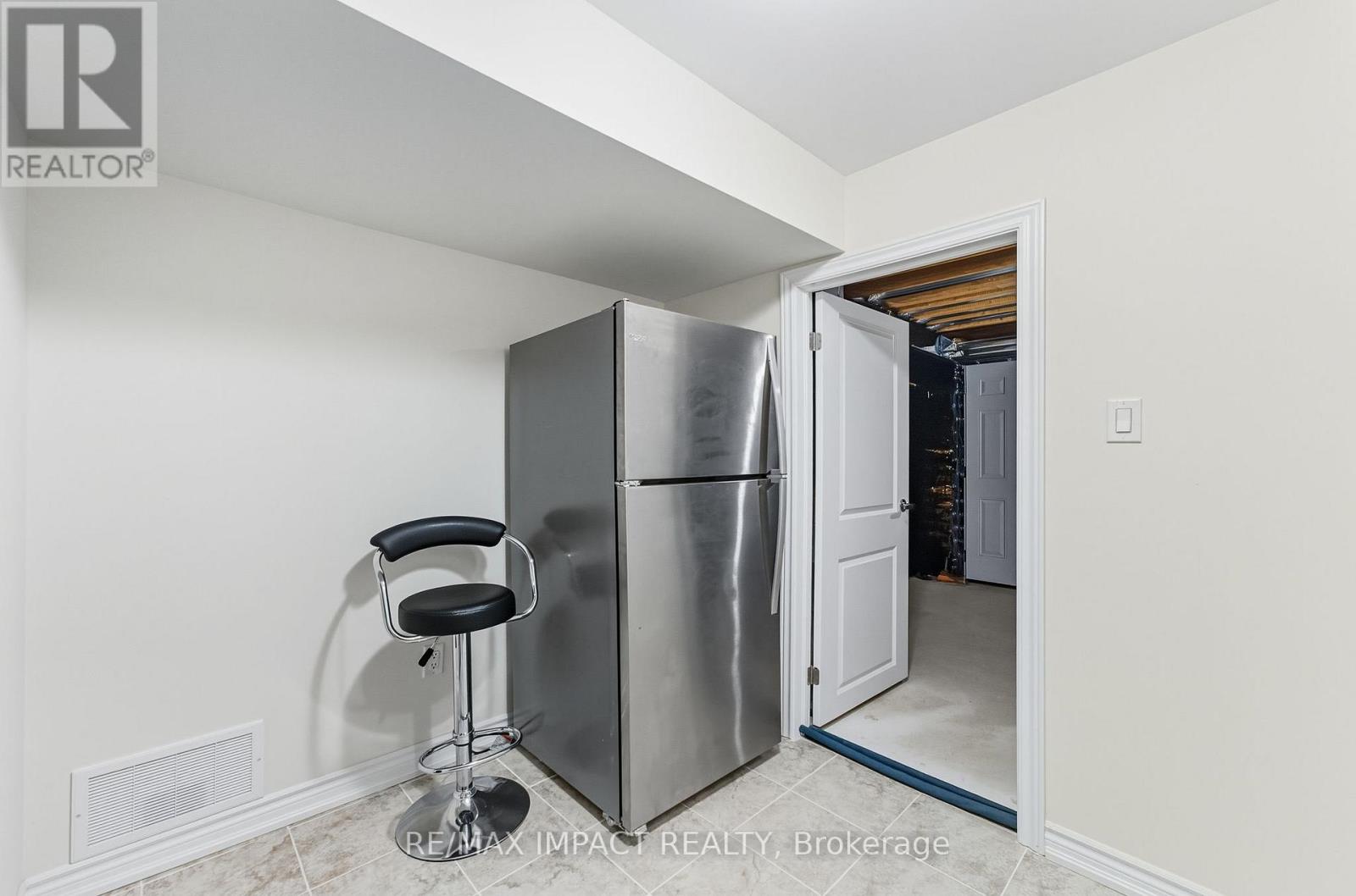 39 Connolly Road, Kawartha Lakes (Lindsay), Ontario  K9V 5H5 - Photo 41 - X12473182