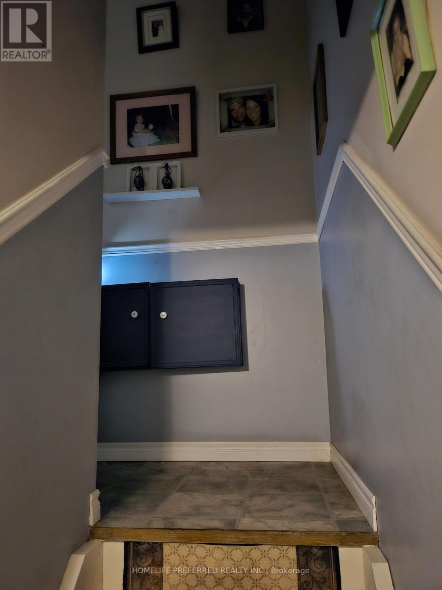17b Beechwood Drive, Peterborough (Monaghan Ward 2), Ontario  K9J 1M2 - Photo 12 - X12473724
