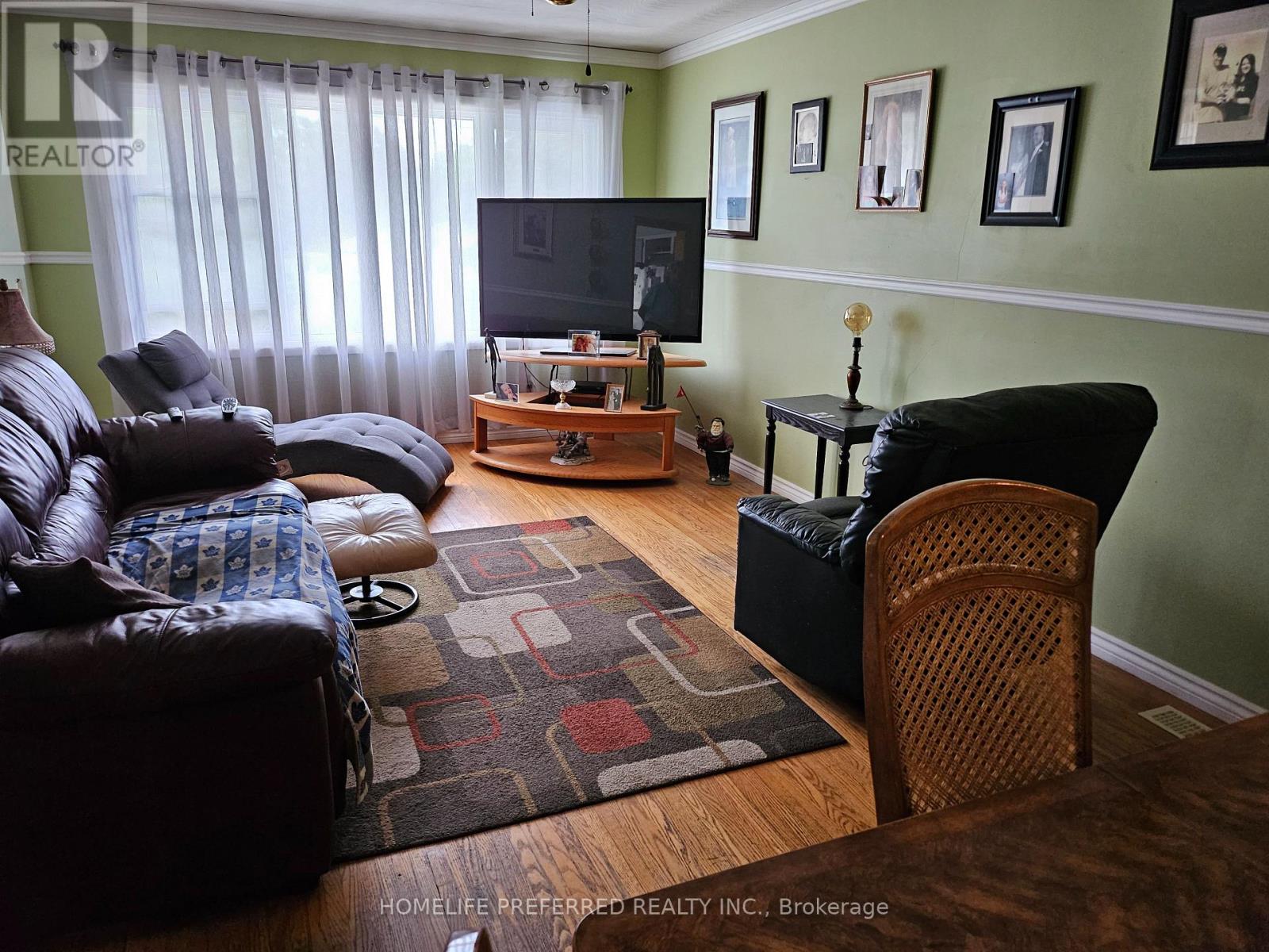 17b Beechwood Drive, Peterborough (Monaghan Ward 2), Ontario  K9J 1M2 - Photo 5 - X12473724