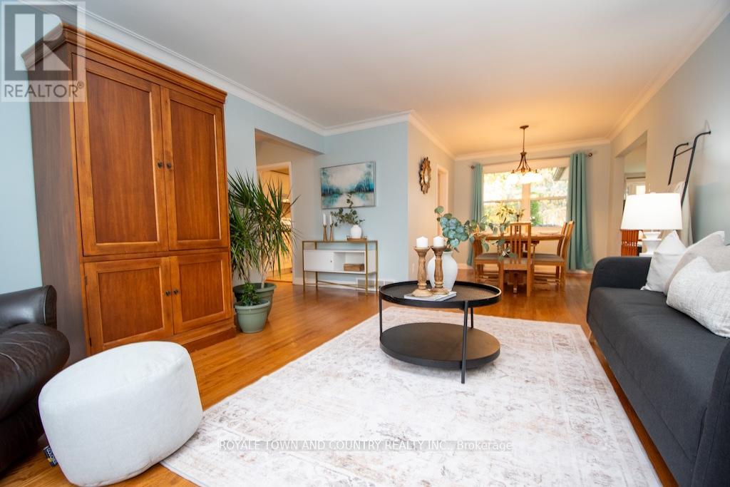 112 Adelaide Street N, Kawartha Lakes (Lindsay), Ontario  K9V 4L9 - Photo 10 - X12474156