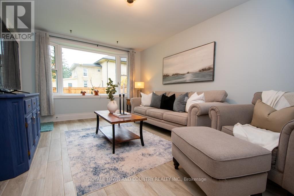 112 Adelaide Street N, Kawartha Lakes (Lindsay), Ontario  K9V 4L9 - Photo 17 - X12474156